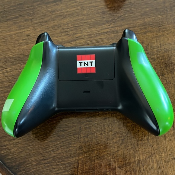 4 limited edition Microsoft Xbox 1 controllers. - Picture 10 of 13